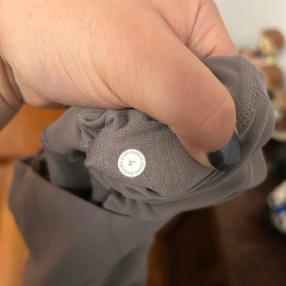 LULULEMON GRAY ALIGN HIGH RISE CROP LEGGINGS - Picture 3 of 3